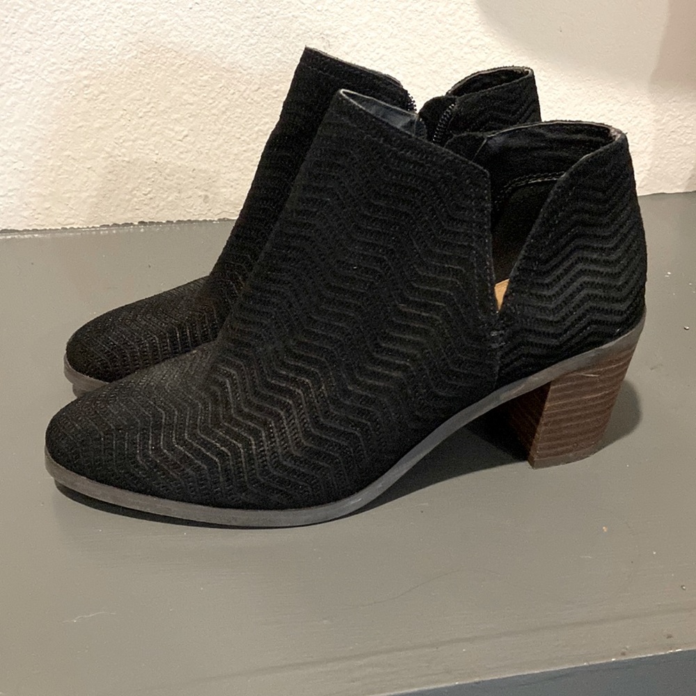 Lucky brand booties. Size 8. Black and chevron stitching.